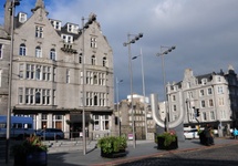 Przed dworcem kolei żelaznych