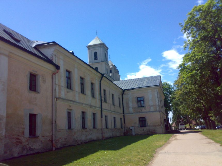 Dom Pielgrzyma - barokowy klasztor domnikański - w tle autokar :-)