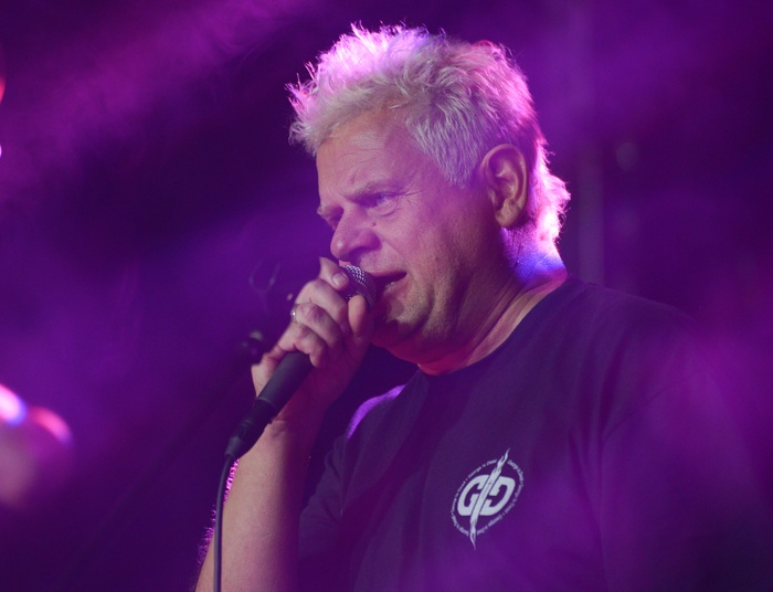 Kazik Staszewski  "CHCEMY ŁĄCZYĆ, A NIE DZIELIĆ."