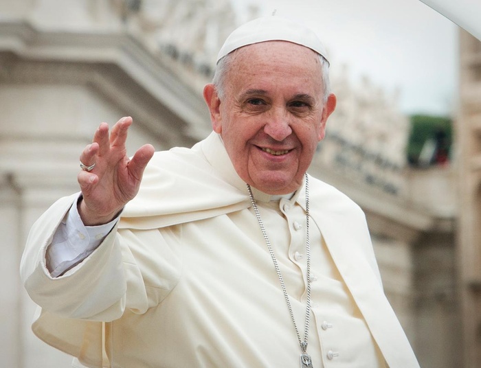 Papież przypomina, że licho nie śpi