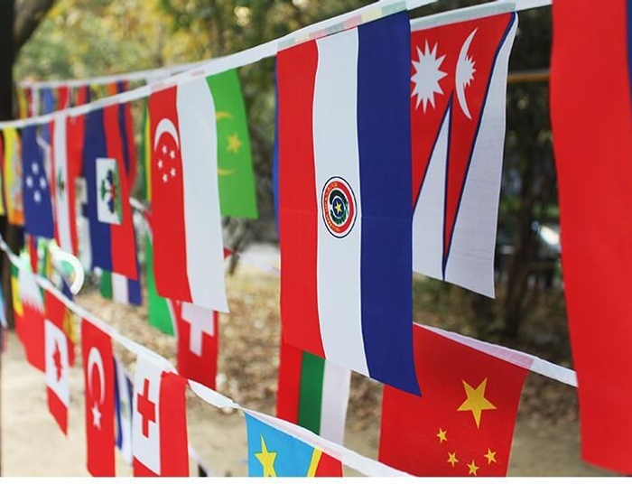 O narodach, które nie istnieją i kilku łobuzach