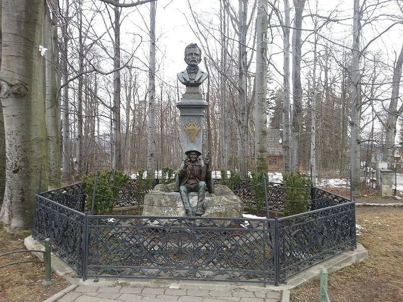 Pomnik Tytusa Chałubińskiego i Sabały w Zakopanem u zbiegu Chałubińskiego i Zamoyskiego.