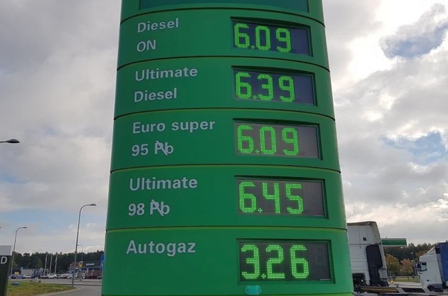 Ceny benzyny przekroczyły psychologiczną granicę 6 zł za litr.