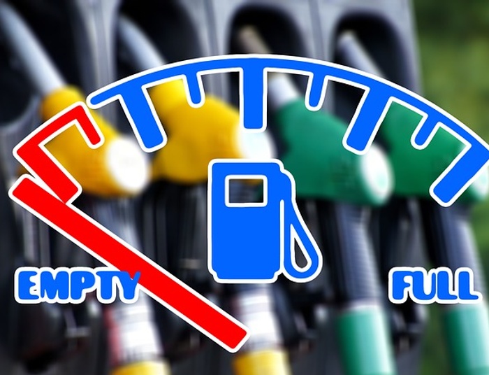 Na Węgrzech szykuje się ostry kryzys. Rząd zniósł limit cen na paliwa