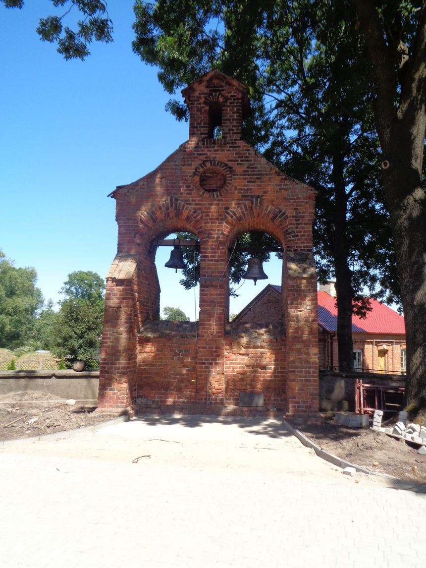 Dzwonnica kościóła w Kucicach