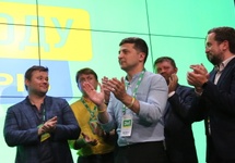Partia Zełenskiego wygrywa wybory na Ukrainie. fot.PAP/EPA/TATYANA ZENKOVICH