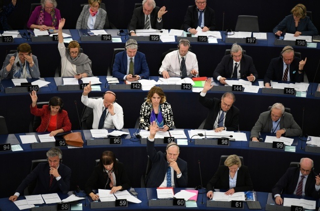 Głosowanie za dyrektywą o prawach autorskich w PE, fot. PAP/EPA/PATRICK SEEGER
