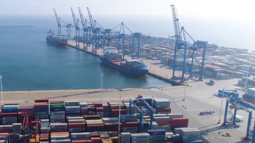 Gdański port zanotował rekordową ilość przeładunków towaru. (fot. YouTube)