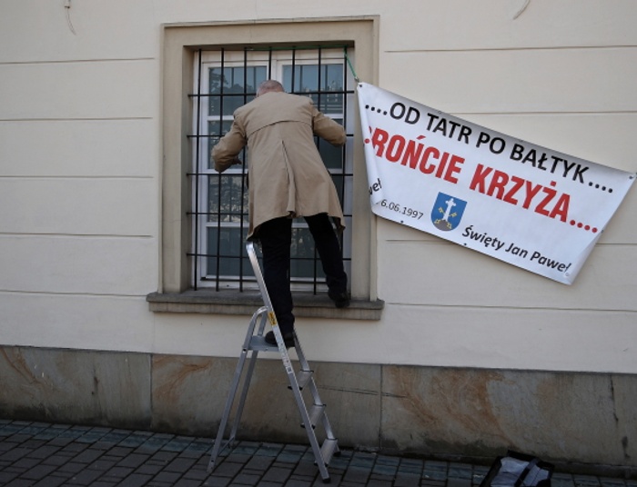 Goebbelsowska metoda walki z Kościołem.