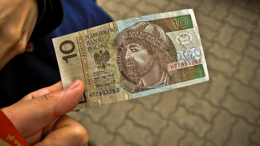 Za niektóre dziesięciozłotowe banknoty można zarobić naprawdę sporą sumę. (fot. Flickr)