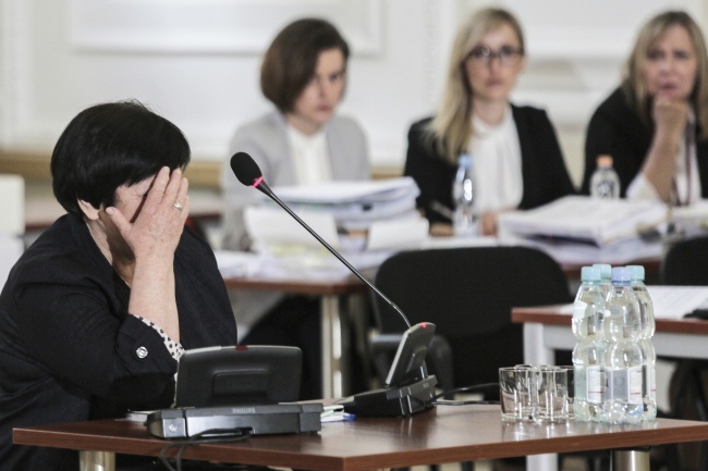 Lokatorka Anna Błażewicz zeznaje na posiedzeniu komisji weryfikacyjnej, fot. PAP/Wojciech Olkuśnik