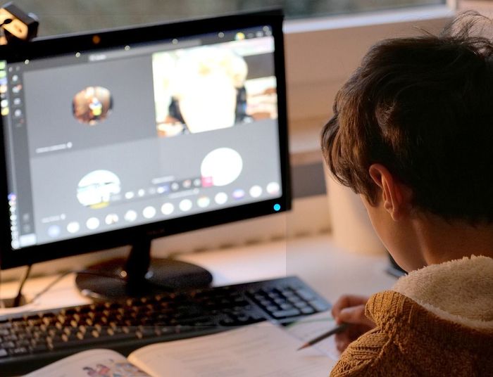 Mimo zakazów to zjawisko kwitnie w sieci. Dzieci i młodzież najbardziej narażone