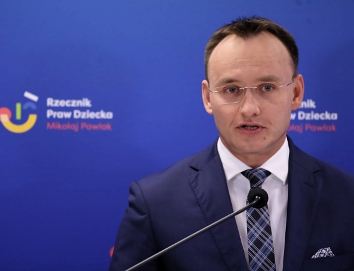 Lewica wzywa Rzecznika Praw Dziecka do dymisji po jego słowach o edukatorach seksualnych