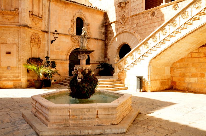 Palacio de la Diputacion / Barcelona /