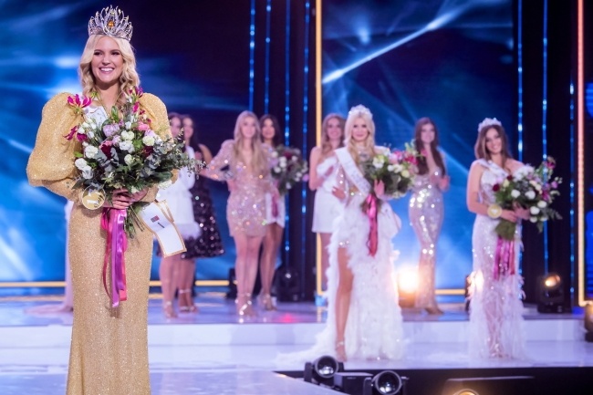 Krystyna Sokołowska (L) na gali finałowej konkursu Miss Polonia, fot. PAP/Tytus Żmijewski