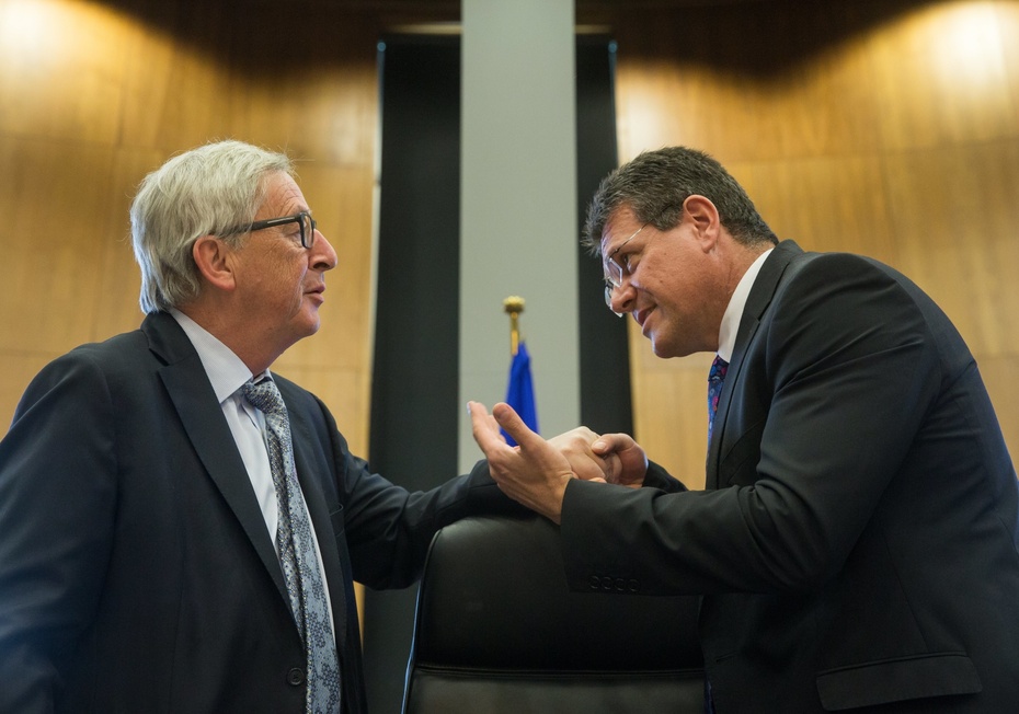 Przewodniczący KE Jean-Claude Juncker i komisarz ds. energetyki Marosz Szefczovicz. Fot. PAP/ EPA