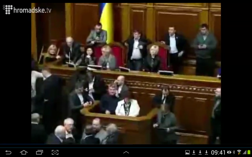 Opozycja zablokowała Prezydium Rady Najwyzszej w celu uniemożliwić głosowanie Rządu zaproponowanego przez Prezydenta Janukowicza