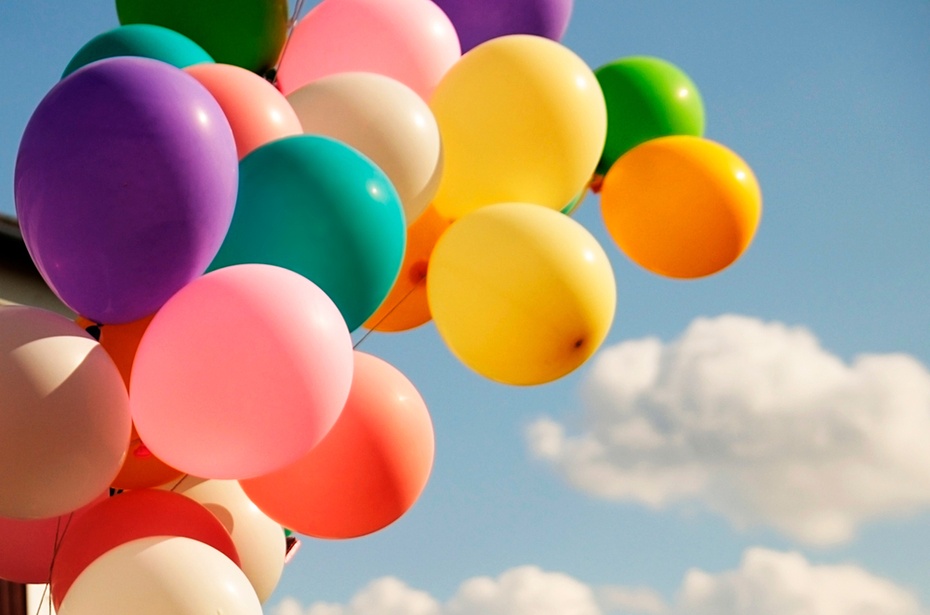Hel jest powszechnie stosowany do napełniania balonów. Fot. Shutterstock