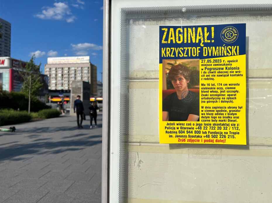Policjanci i rodzina szukają zaginionego 16-letniego Krzysztofa Dymińskiego. Fot. Salon24