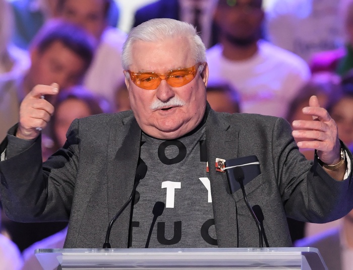Wałęsa usunął wpis o poparciu dla Kosiniaka-Kamysza. Lider PSL wolał przeprosiny