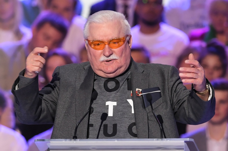 Lech Wałęsa podczas konwencji wyborczej KO. fot. PAP/Radek Pietruszka