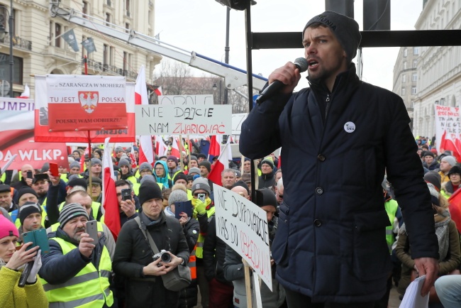 Lider ruchu AGROunia Michał Kołodziejczak (P). Ogólnopolski protest rolników, zorganizowany przez AGROunię. Fot. PAP/Paweł Supernak