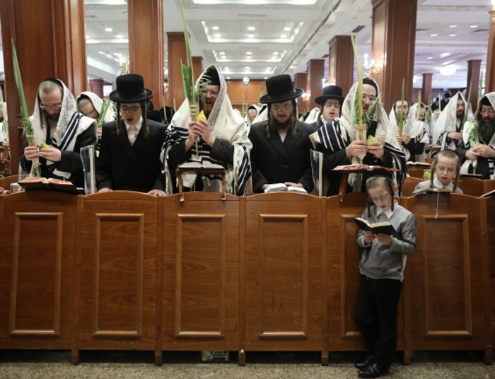 Izraelska gazeta Haaretz najpierw atakuje Polskę, potem jej broni