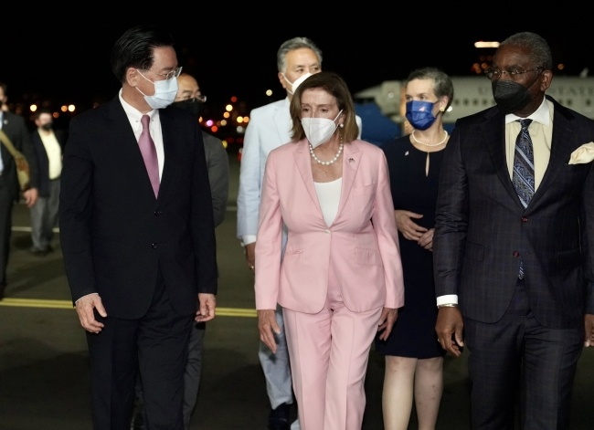Przewodnicząca Izby Reprezentantów USA Nancy Pelosi przybyła na Tajwan. Źródło: PAP/EPA/Taiwan Ministry of Foreign Affairs