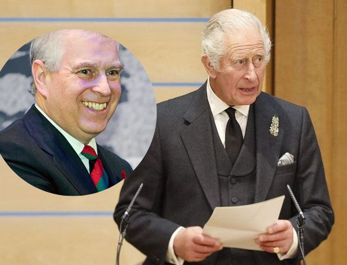 Karol III próbuje wyrzucić brata z rodzinnej rezydencji. Odciął mu kurek z pieniędzmi