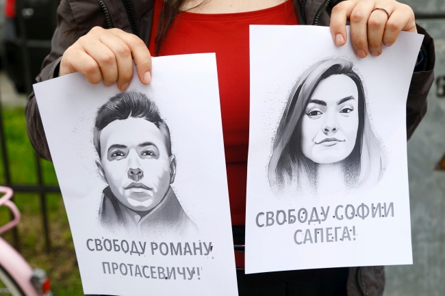 Protest w obronie Ramana Protasiewicza i Sofii Sofia Sapegi. Fot. PAP/EPA/TOMS KALNINS