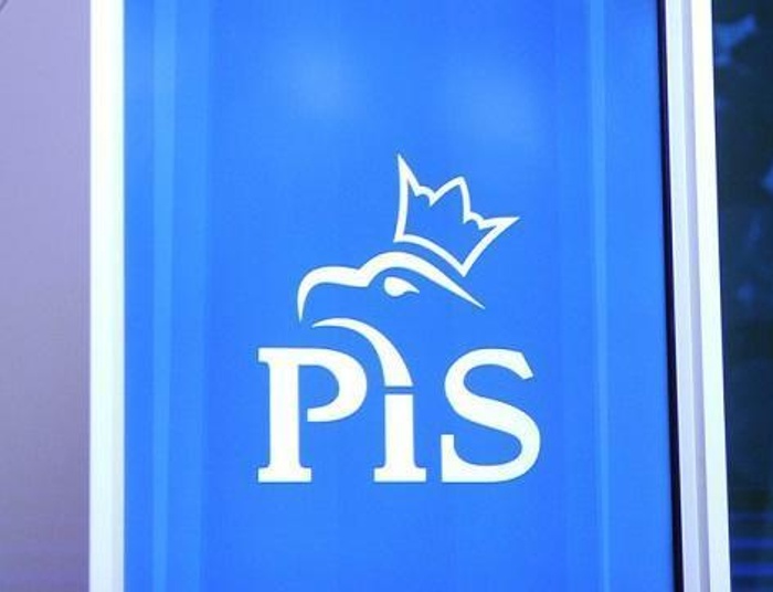 Czy poparcie dla PiS zanika w sercach prawicowców?