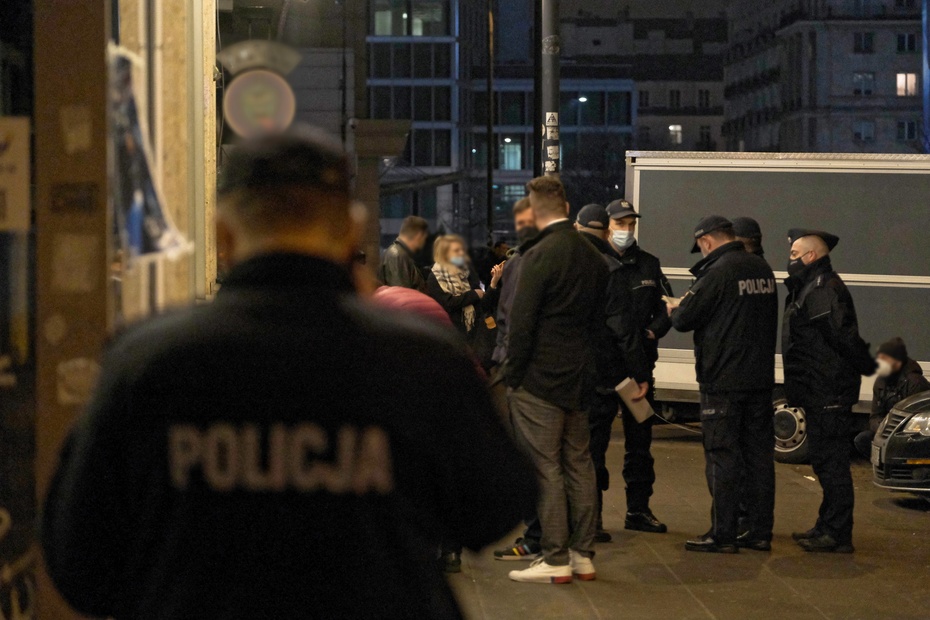Policja interweniowała w warszawskim pubie. fot. PAP/Mateusz Marek