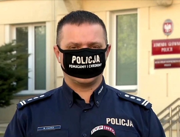 Sympatycy strajku kobiet ujawniają dane policjantów w sieci. KGP zapowiada konsekwencje