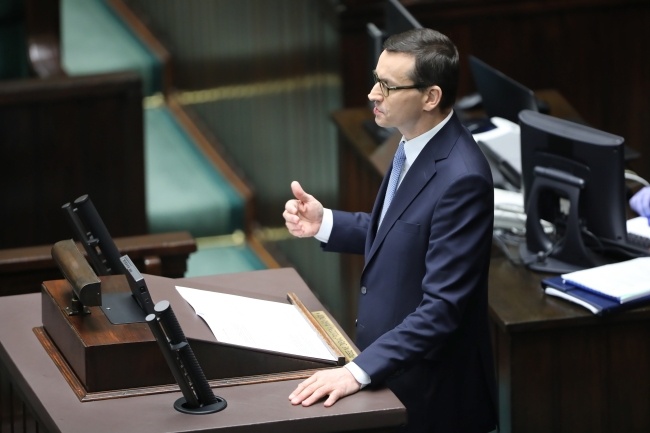 Premier Mateusz Morawiecki przemawia na sali obrad Sejmu, fot. PAP/Wojciech Olkuśnik