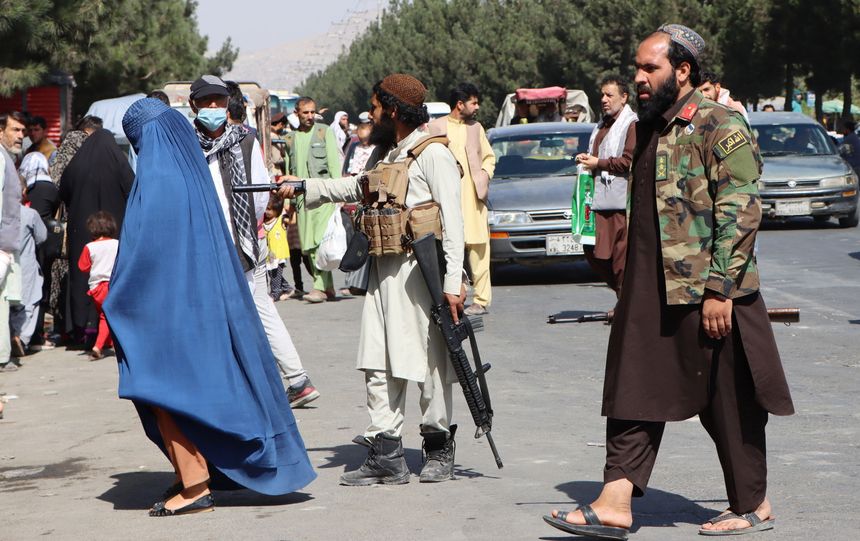 Talibowie mają wiedzę, kto opuścił Kabul. Fot. PAP/EPA