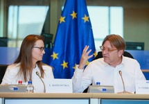 Ludmiła Kozłowska i europoseł Guy Verhofstadt, szef frakcji liberałów w PE.