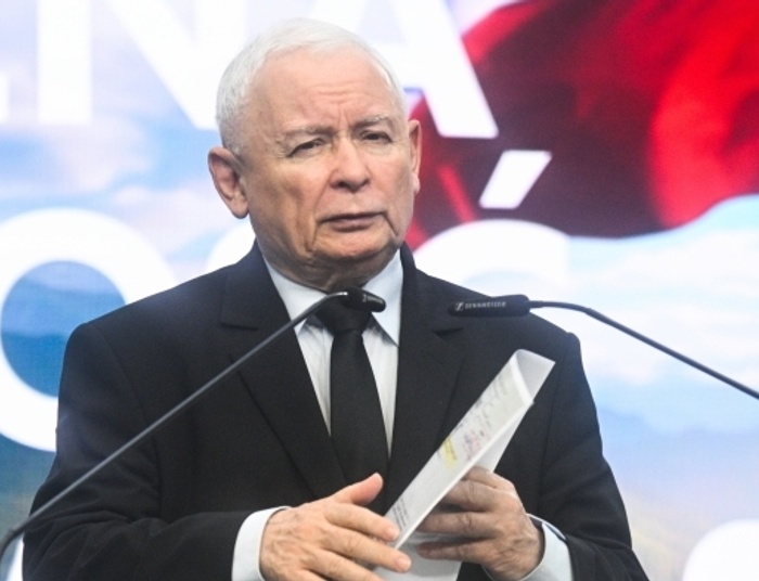 Kaczyński wydał oświadczenie. Nagle wyciągnął dokument w sprawie Tuska