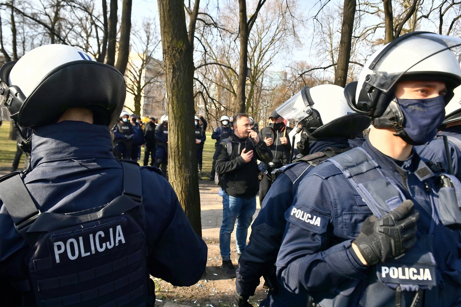 Policja podczas protestu w Głogowie. fot. PAP