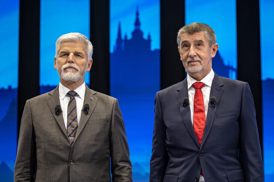 Petr Pavel i Andrej Babiš podczas ostatniej debaty przedwyborczej. (fot. PAP/EPA)