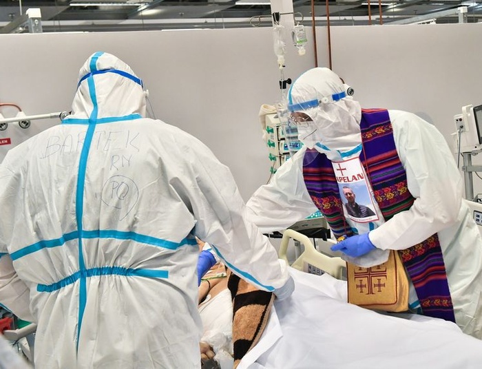 Piąta fala wystrzeliła. Dziś spodziewany rekord zakażeń na koronawirusa