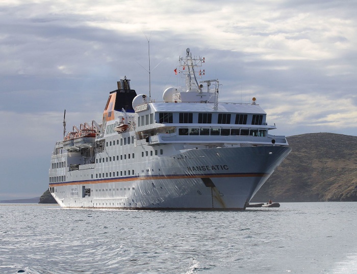 A na Karaibach okręt patrolowy poszedł na dno po kolizji z wycieczkowcem