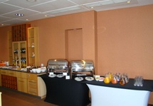 Restauracja hotelowa - śniadanie w formie stołu szwedzkiego.