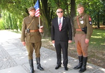 Przedstawiciele Fundacji im. Generała George'a S. Pattona na Polskę. W środku - Przewodniczący Chris Hess-Węgrzycki (zdjęcie własne)