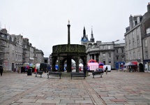 Mercat Cross. To taki szkocki patent potwierdzający nadany przez króla przywilej na organizowanie targów w mieście