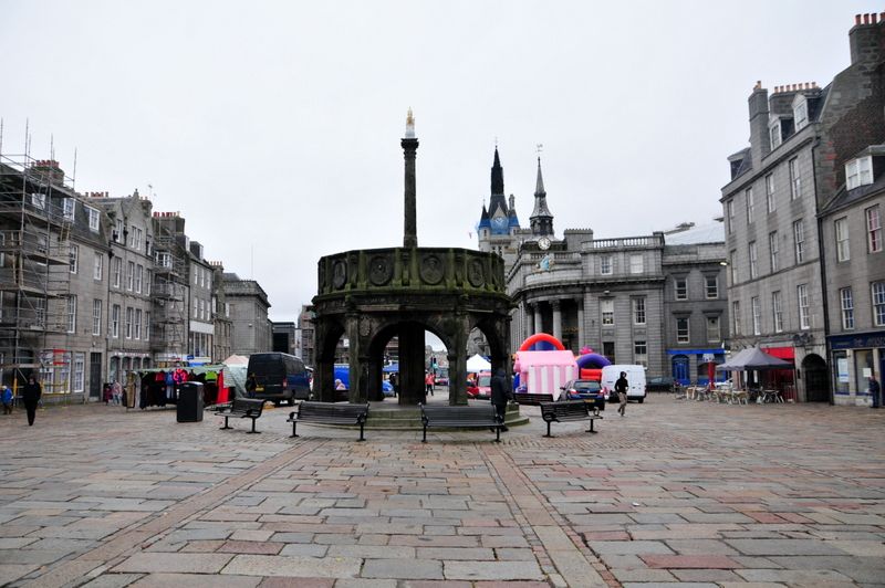 Mercat Cross. To taki szkocki patent potwierdzający nadany przez króla przywilej na organizowanie targów w mieście