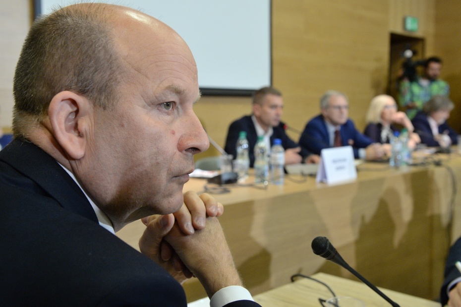 Minister zdrowia Konstanty Radziwiłł podczas posiedzenia wyjazdowego sejmowej komisji zdrowia, fot. PAP/Jacek Turczyk