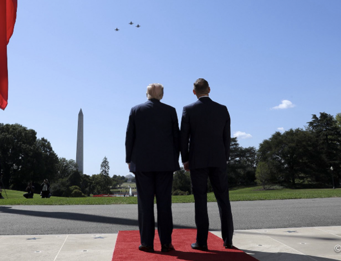 Nawrocki z Trumpem, a Biedroń z "Jackiem Danielsem"