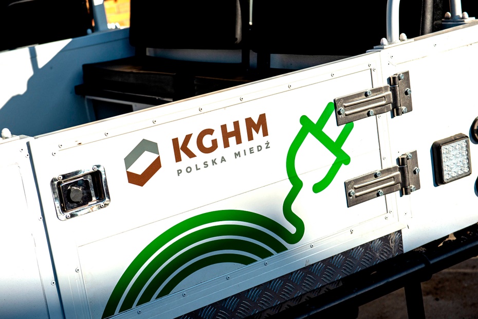 na zdjęciu: pojazd Sokół 4x4 z logo KGHM. fot. materiały prasowe