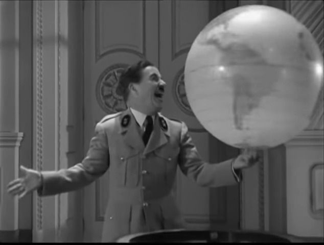 Kadr z filmu ,,Dyktator" Charlie Chaplin