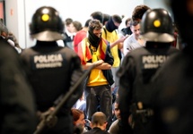 Katalońscy sepratyści w Barcelonie. Fot. PAP/EPA/Quique Garcia